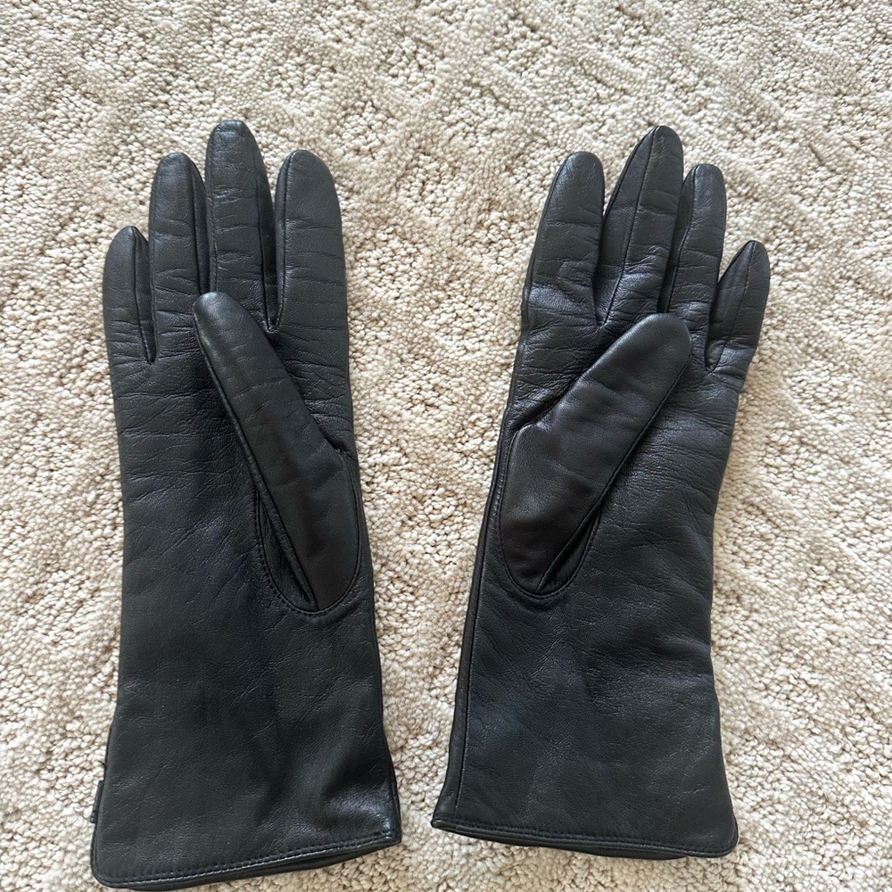 Tumi Black Leather Gloves